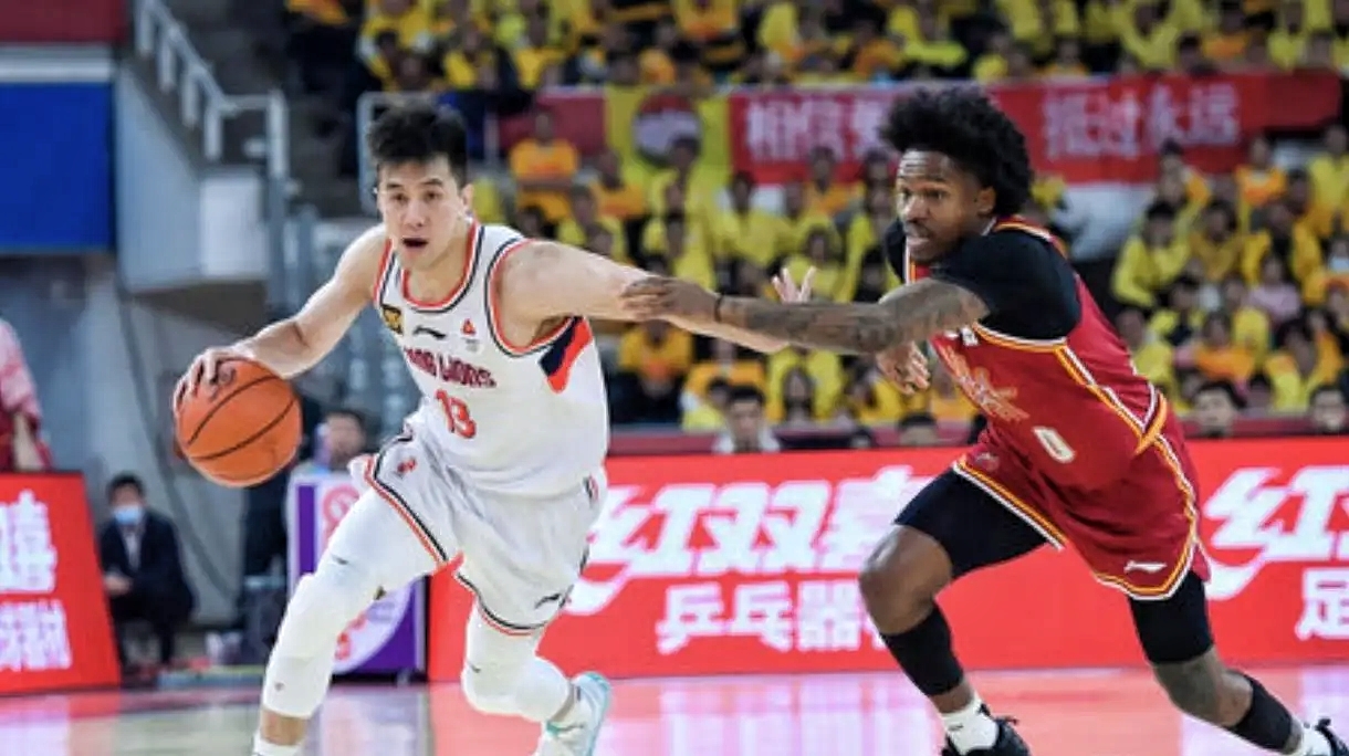 乐动体育全站-包含广东球员：广州队众将集体提升实力备战比赛的词条