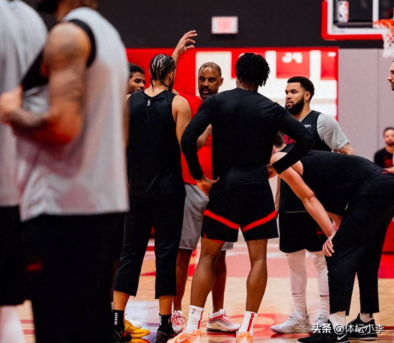 NBA交易市场繁忙，球队加强阵容备战季后赛的简单介绍