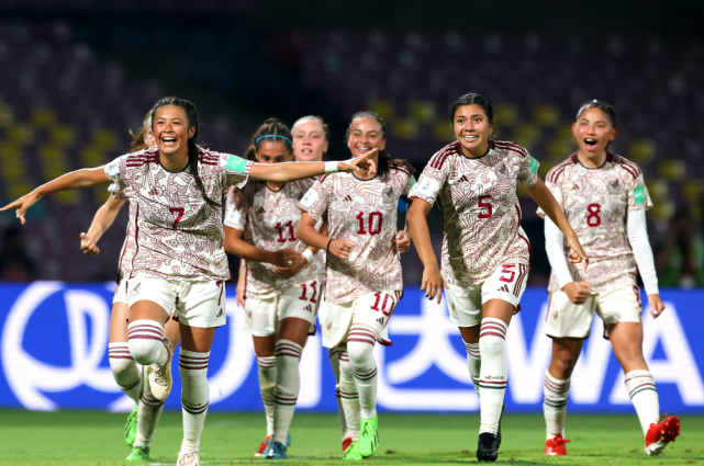 巴西女足勇夺大满贯，成为全球焦点